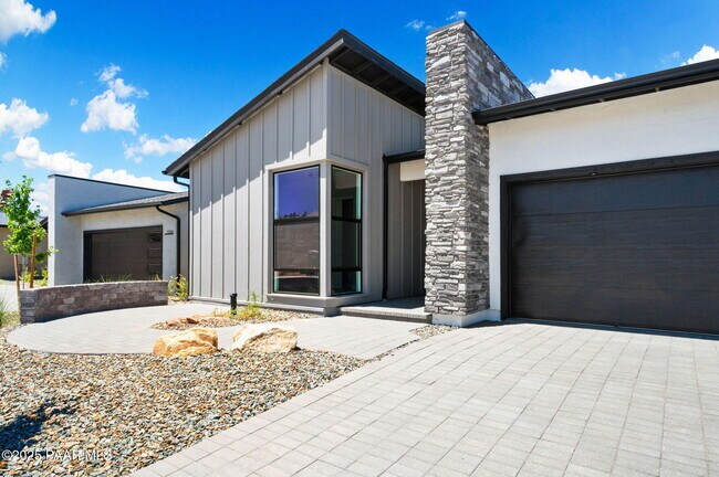 Building Photo - 1326 Rockwood Dr