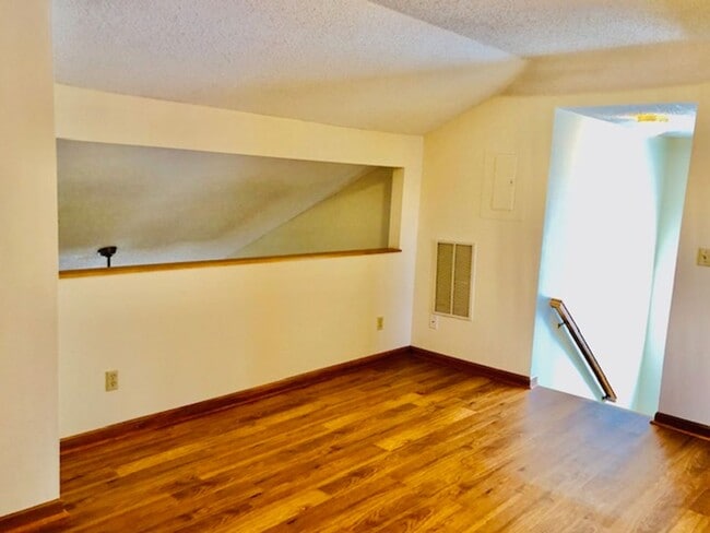 Building Photo - Perfect location 3 bed 2 bath with fenced in back yard and two car garage!