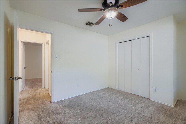 Building Photo - 9802 Briar Ridge Dr