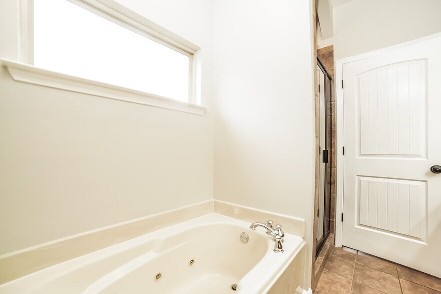 Building Photo - 797 Fairway Pointe Cove W