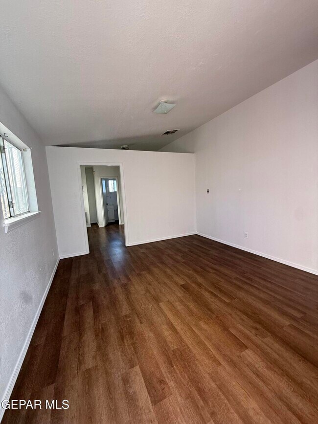 Building Photo - 1526 Yandell Dr
