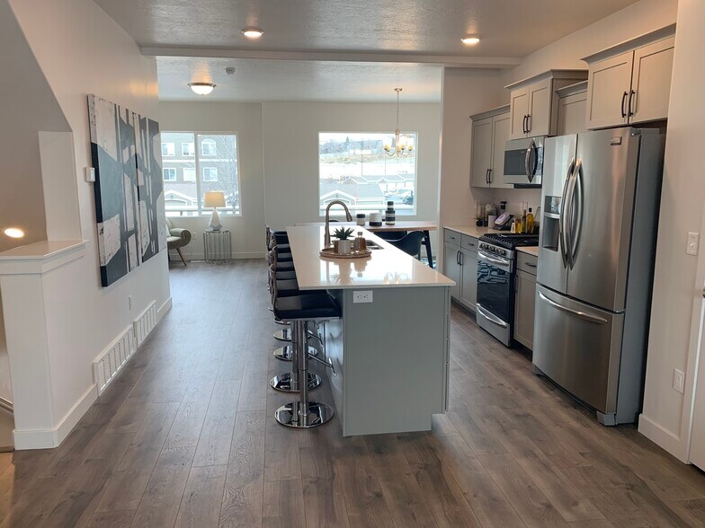 Kitchen - 533 W 1430 S