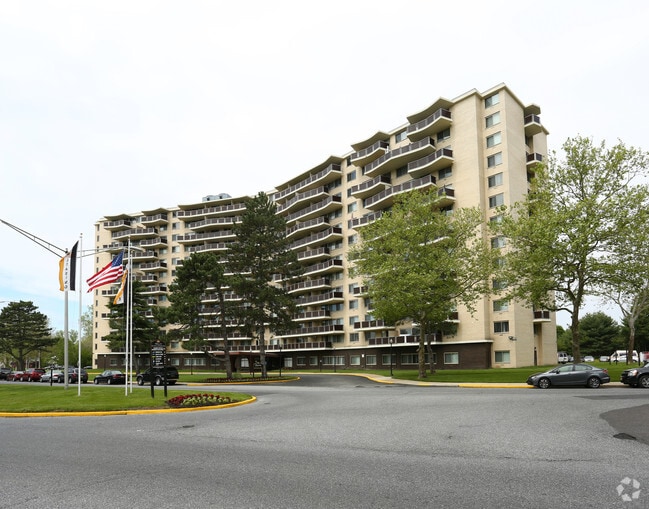 Building Photo - Premier at Cherry Hill