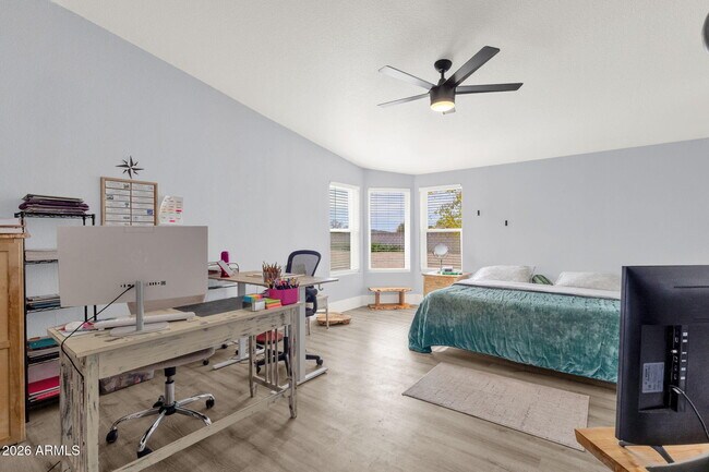 Building Photo - 851 W Quail Cir