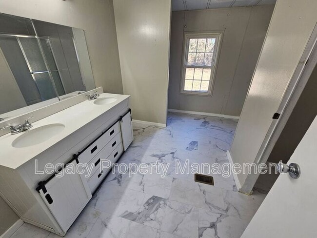 Building Photo - 1348C Stonewall Springs Rd