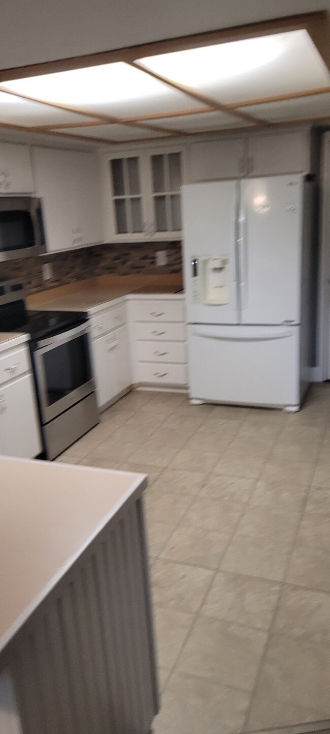 Building Photo - 12204 SE 7th St