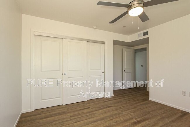 Building Photo - 6077 N 60th Ave