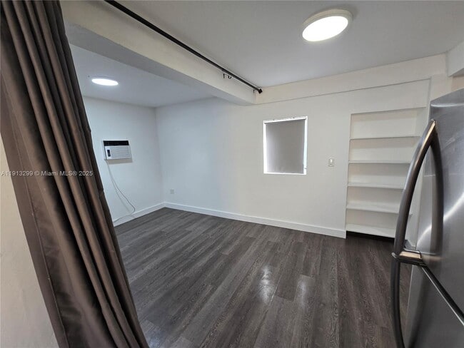 Building Photo - 1629 SW 6th St