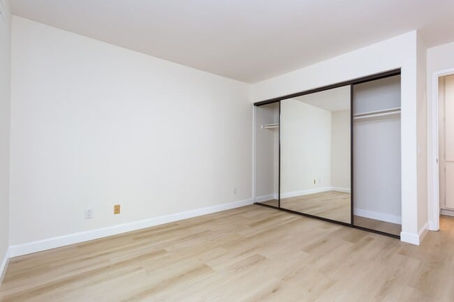 Building Photo - Second Floor Condo at the Regency Villas Community