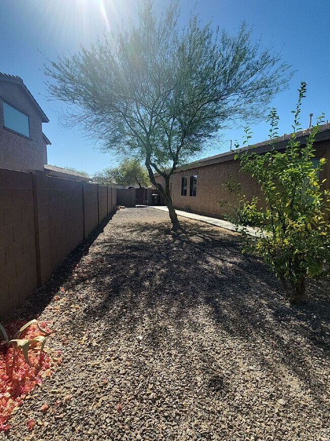 Building Photo - "Charming 3-Bed with 2 Full Baths and 2,162 Sq Ft of Comfort in Vistancia Village Peoria, AZ!"