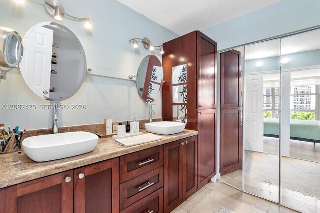 Building Photo - 3500 Mystic Pointe Dr