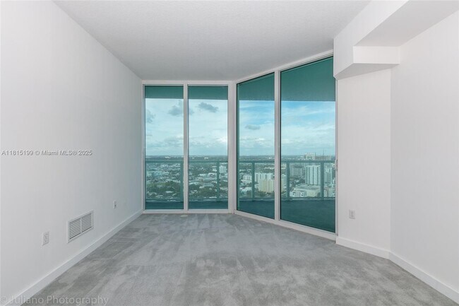 Building Photo - 1900 N Bayshore Dr