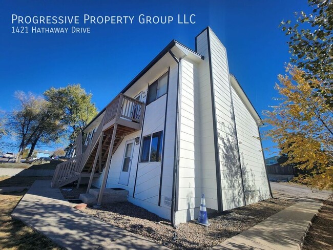 Building Photo - 1421 Hathaway Dr