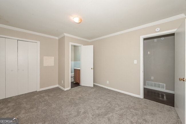 Building Photo - 1090 Longshore Dr