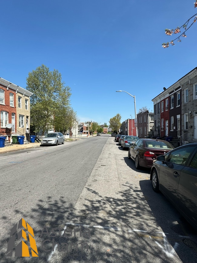 Building Photo - 1BD/1BA + Den Townhouse For Rent!