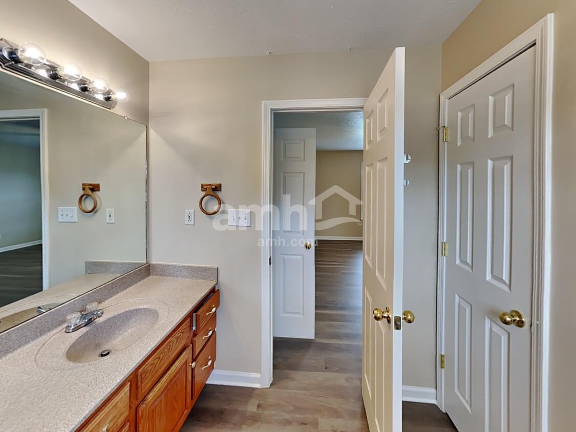 Building Photo - 2502 Euclid Dr