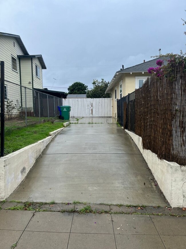 Building Photo - Charming 3-Bedroom Home in the Heart of San Diego
