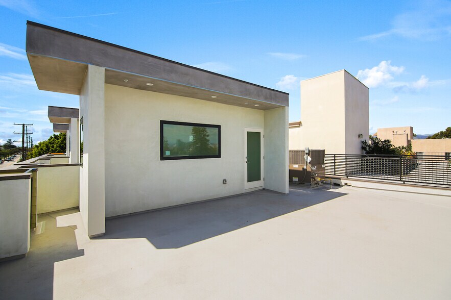 Building Photo - 2496 S CENTINELA Ave