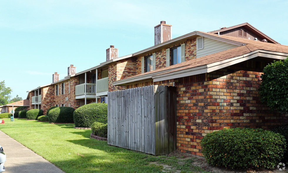 Building Photo - Briarwood Condominiums