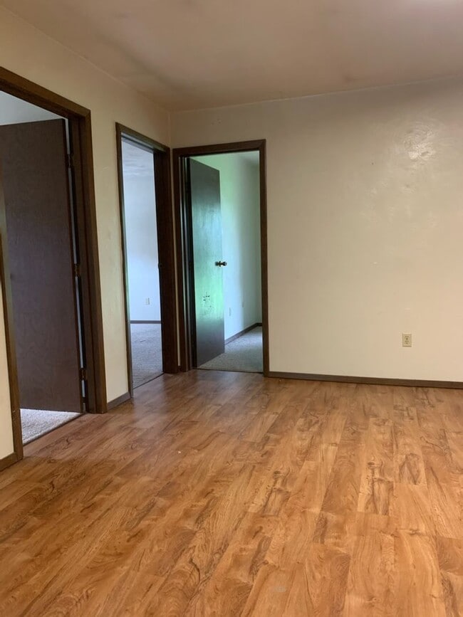 Building Photo - 2 Bedroom, 1 Bath Second Floor Apartment i...