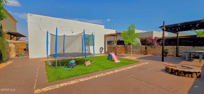 Building Photo - 683 Codford