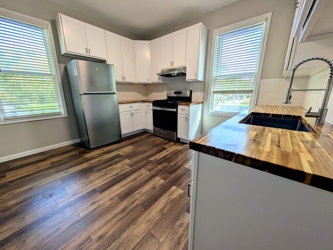 Primary Photo - 328 N G St