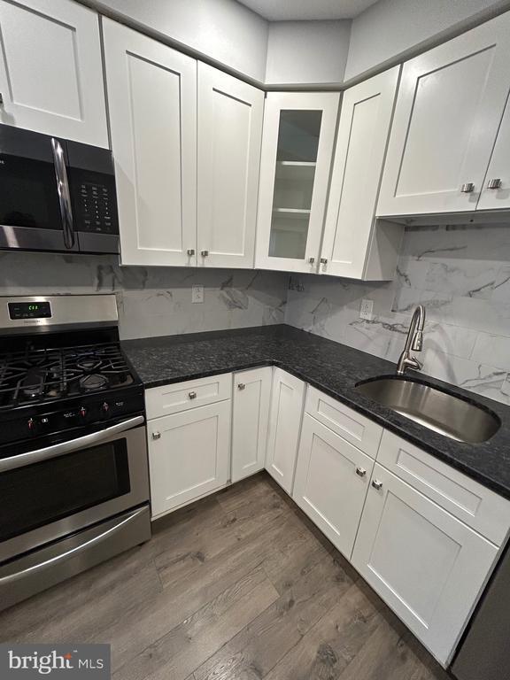 Building Photo - 336 Main St