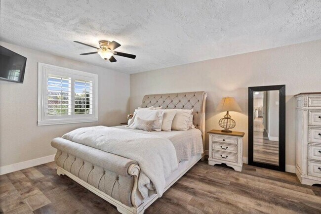 Building Photo - 4/2 Granite Bay, Pool, Jacuzzi, RV Parking...