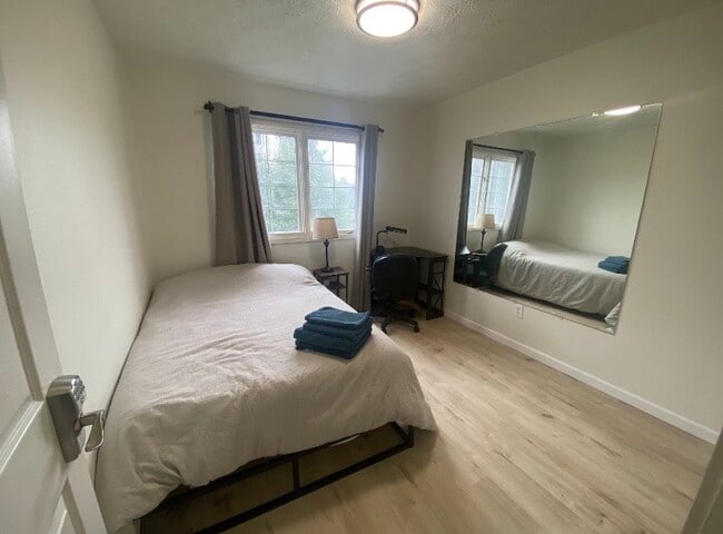 Building Photo - 5422 Larkspur Cir