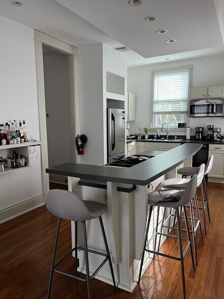 Primary Photo - 4026 Chestnut St