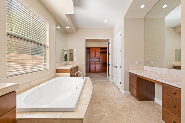 Building Photo - 49460 Rancho San Francisquito