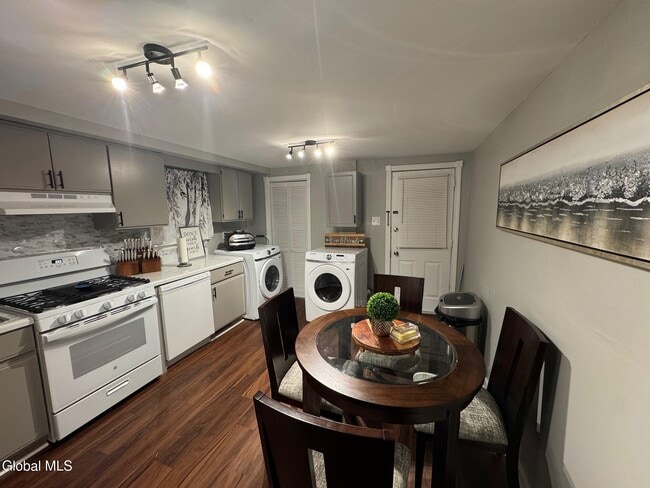 Building Photo - 603 1st St