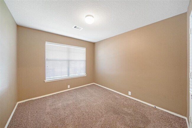 Building Photo - 5706 Baldwin Elm St