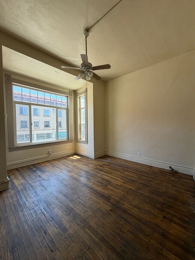 Building Photo - 41 S San Joaquin St