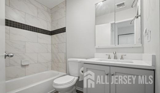 Building Photo - 1406 Spruce Hills Dr