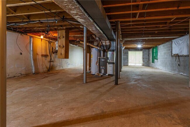 Building Photo - 3908 Bellair Dr