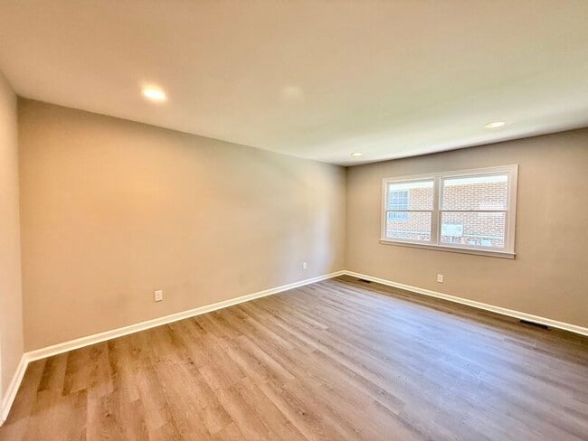 Building Photo - 102 Johnson St