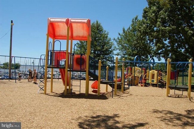 Building Photo - 82 Fountain St