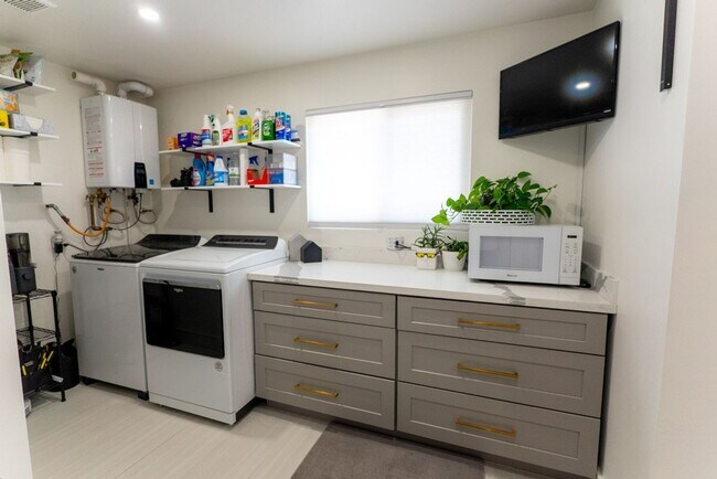 Building Photo - Spacious 4BR House in Scottsdale