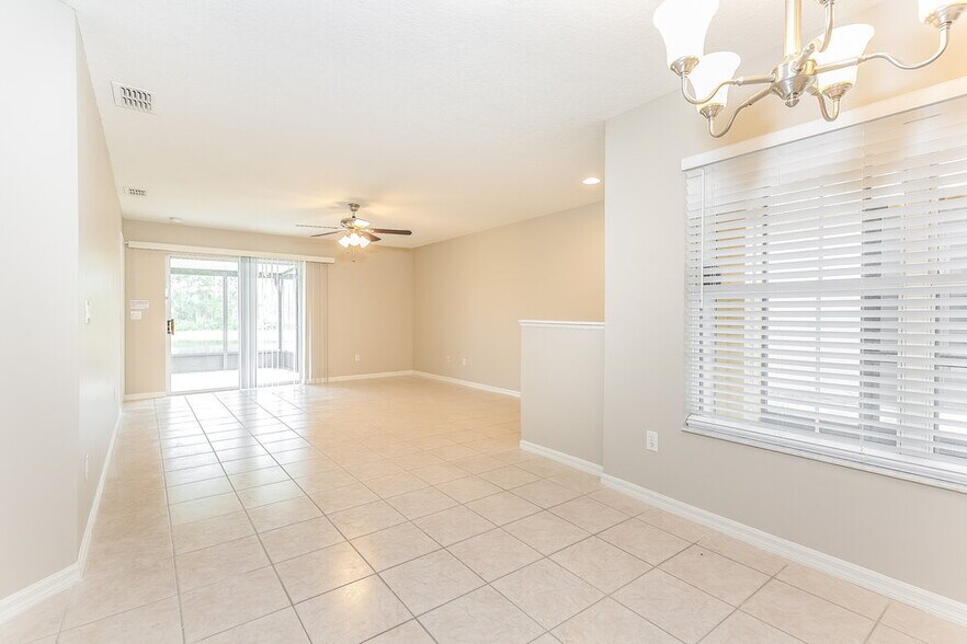 Building Photo - 2221 Heathwood Cir