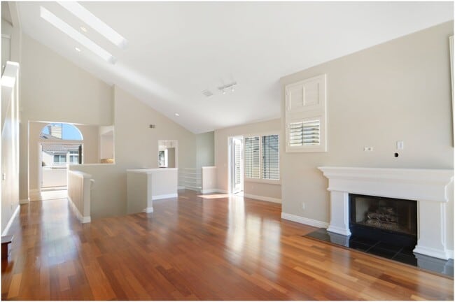 Building Photo - 2 Bedroom Plus Loft - Laguna Niguel Condo!