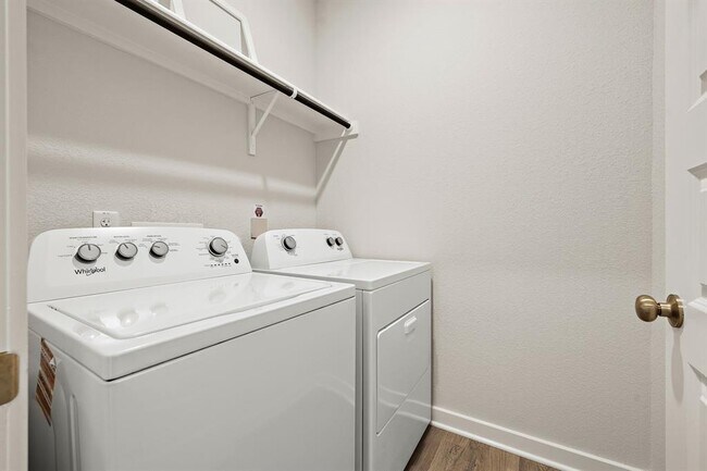 Building Photo - 2415 Ekvall Dr