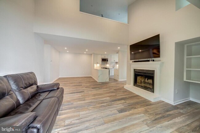 Building Photo - 10038 Oakton Terrace Rd