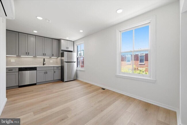 Building Photo - 627 N 16th St