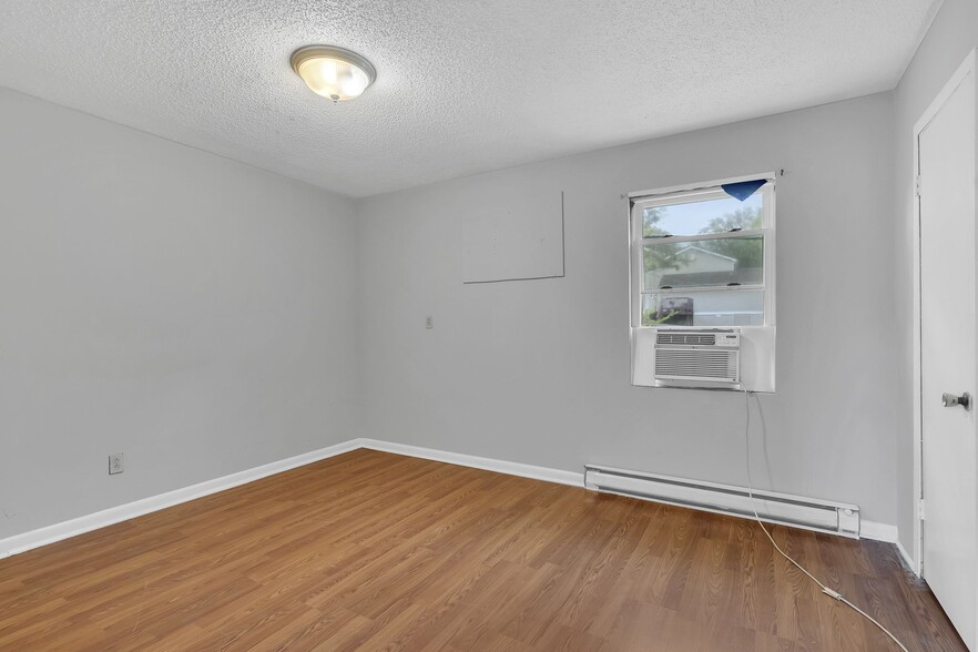 Building Photo - 3226 Lincoln Ave