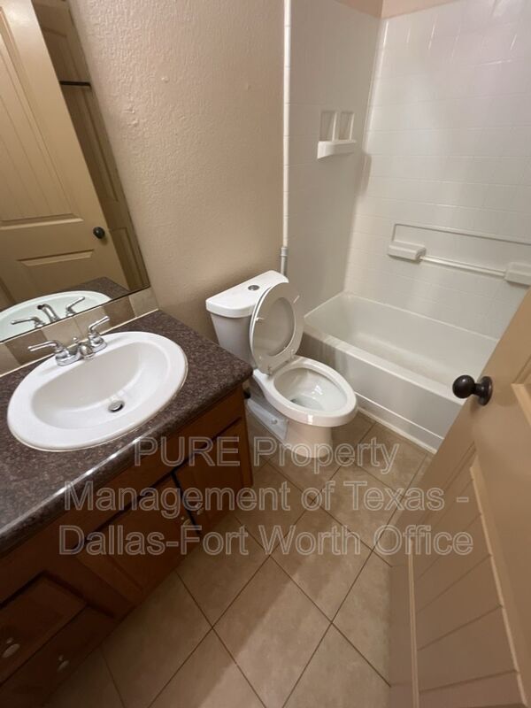 Building Photo - 509 Mast Ct