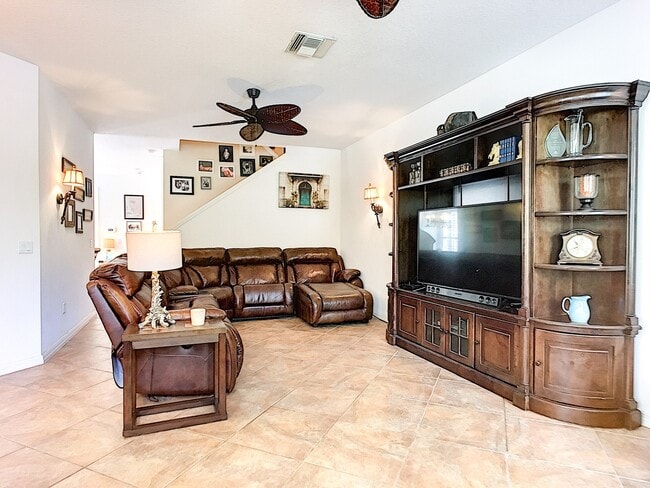 Building Photo - Gorgeous 4-Bedroom, 3-Bathroom Town Home w...