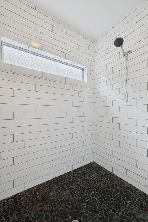 Building Photo - 1405B Stainback Ave