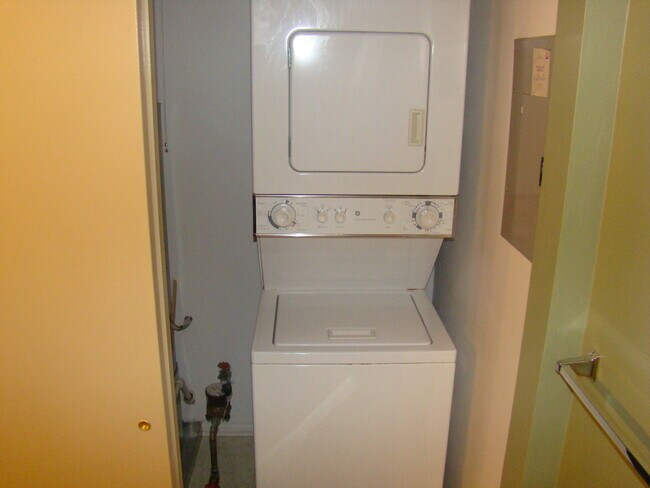 Building Photo - 528 Walden Circle