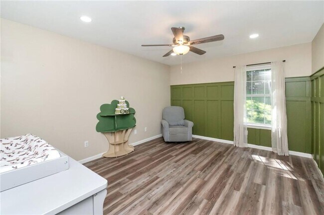 Building Photo - Beautifully Remodeled Home on Lake Forest ...